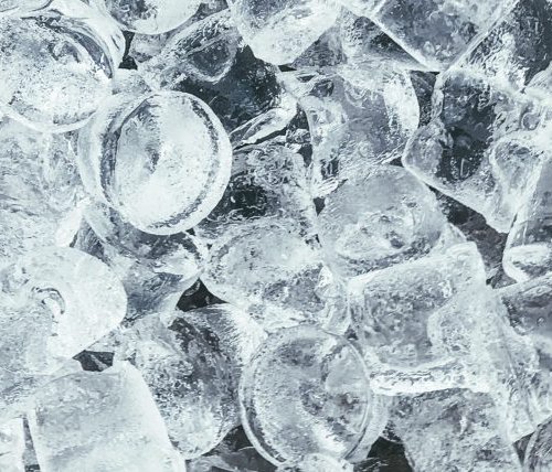 Crushed Ice Vs. Cracked Ice: What’s The Difference?