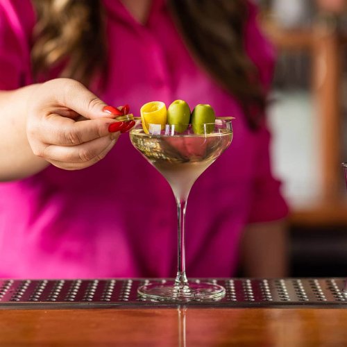 How Drink Pros Mix Their Martinis