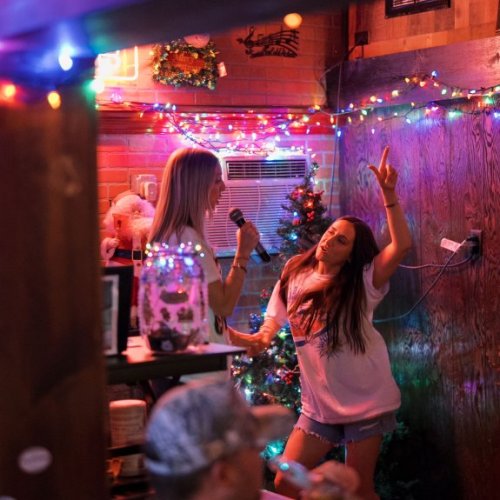 115 Karaoke Songs, 600 $5 Beers And 1 Hot Christmas In July At Santa’s Pub